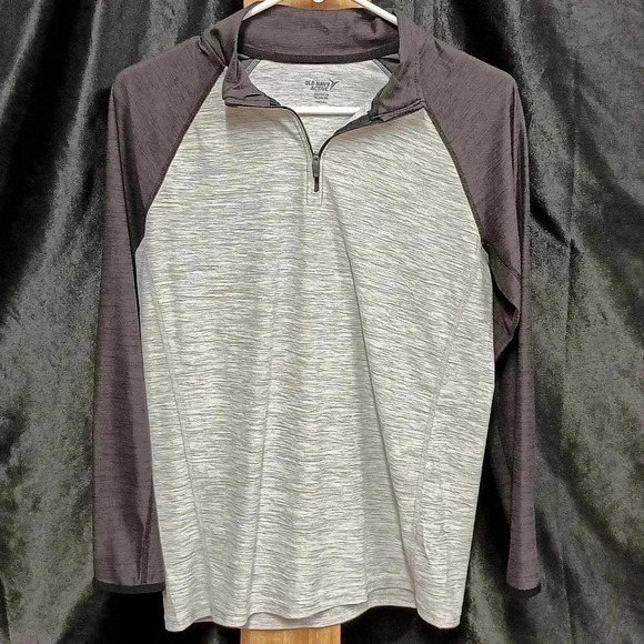 Long sleeve athletic Old Navy youth extra large sweater - Picture 1 of 3